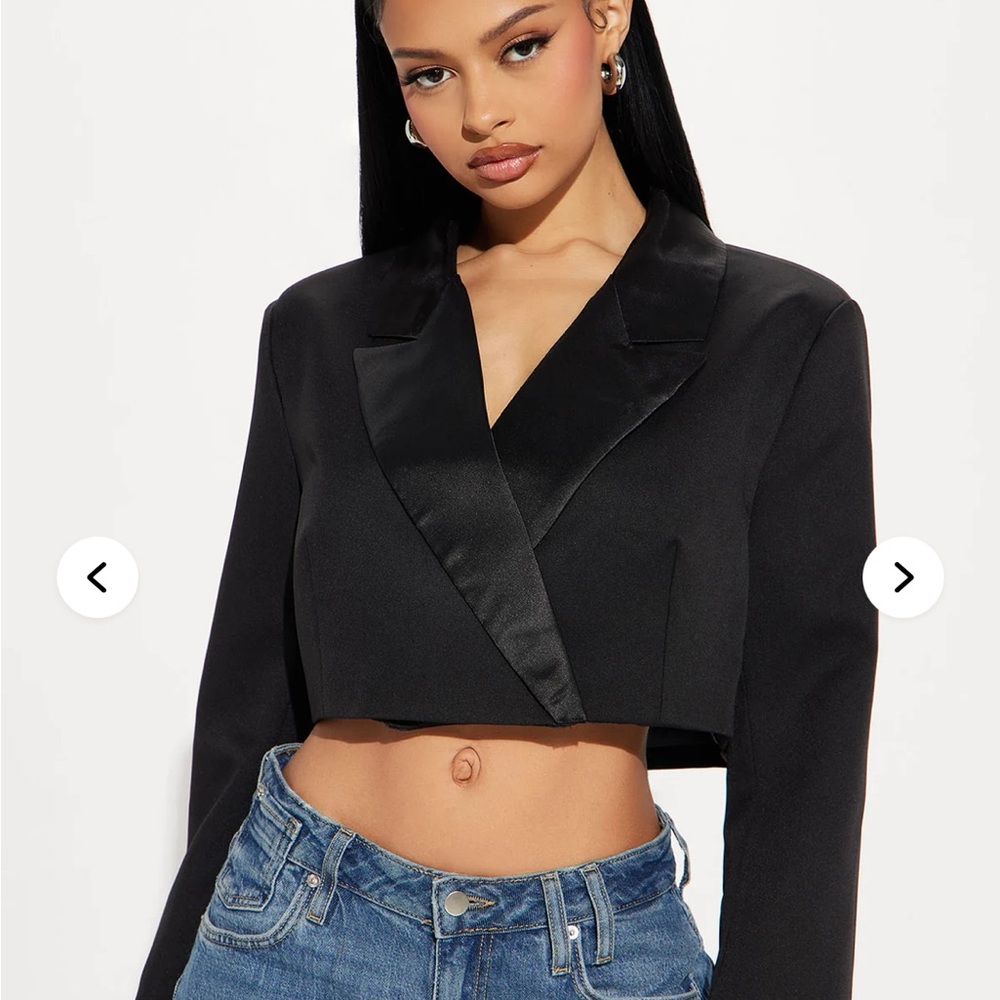 Fashion Nova “In a Meeting” Cropped Blazer